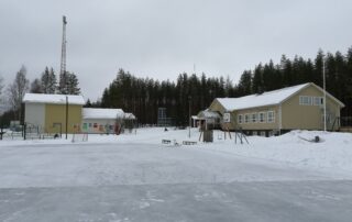 Pohjoislahden koulu on kyläläisten monitoimikeskus.